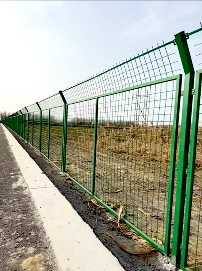 Dipped plastic guardrail net03.jpg
